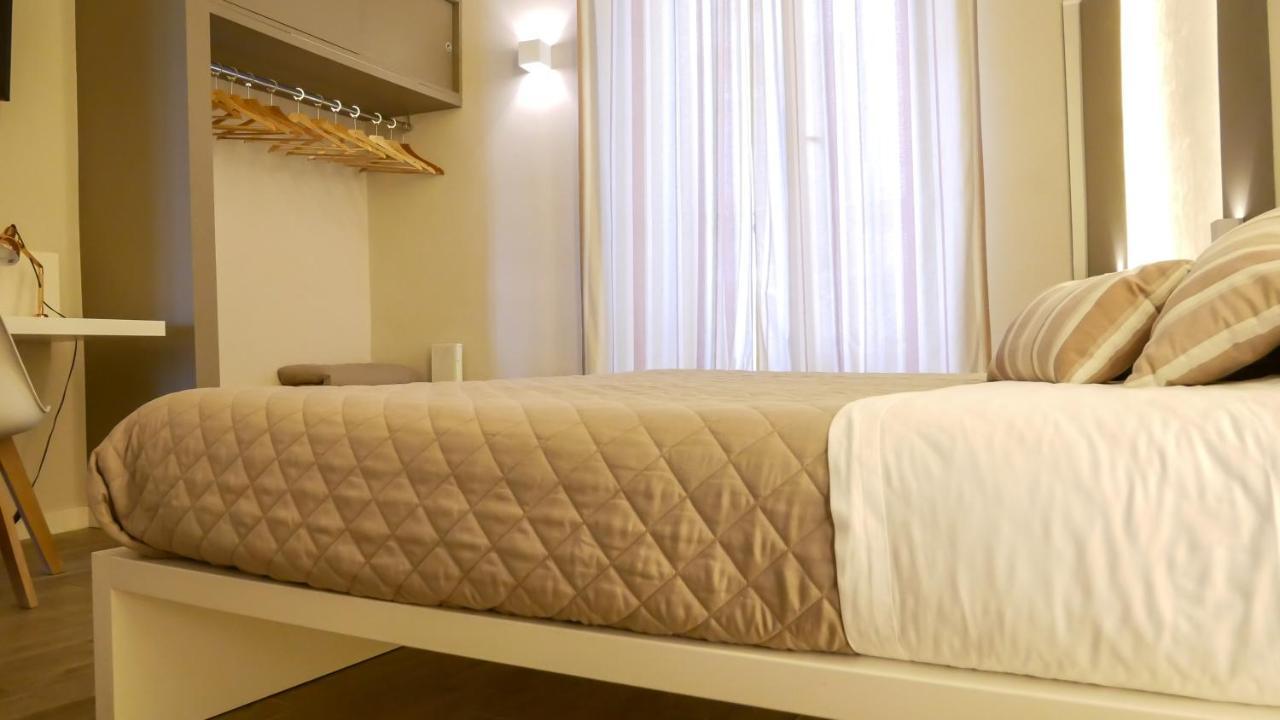 La Banchina Holiday Rooms Trani Bagian luar foto
