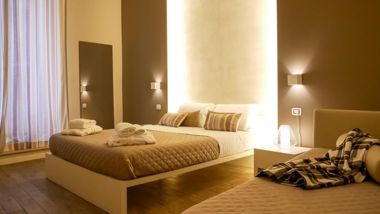 La Banchina Holiday Rooms Trani Bagian luar foto