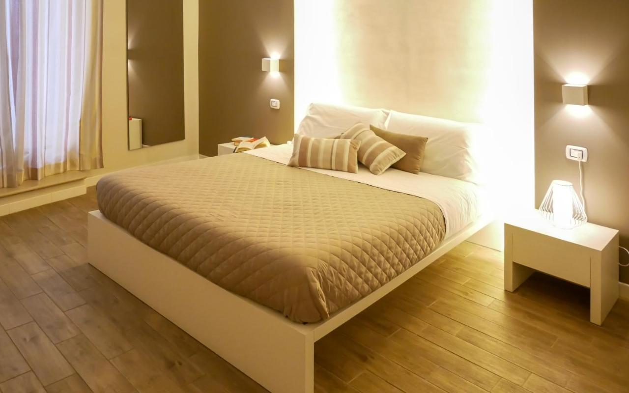 La Banchina Holiday Rooms Trani Bagian luar foto