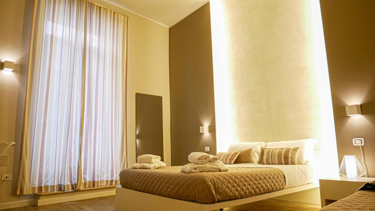 La Banchina Holiday Rooms Trani Bagian luar foto