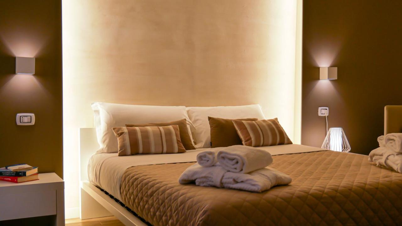 La Banchina Holiday Rooms Trani Bagian luar foto