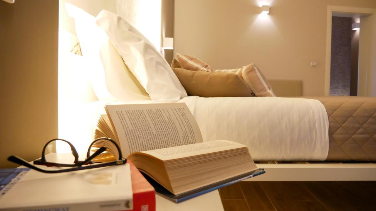 La Banchina Holiday Rooms Trani Bagian luar foto