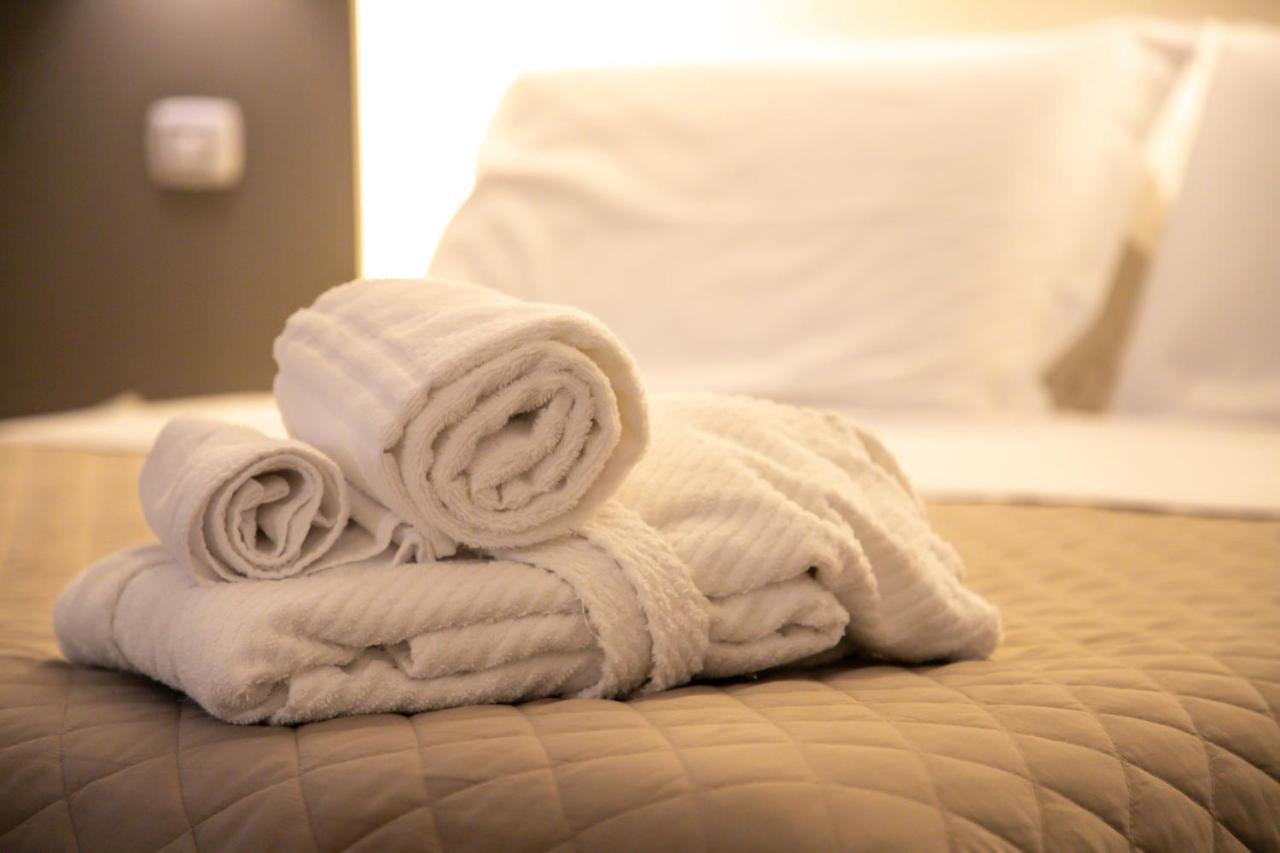 La Banchina Holiday Rooms Trani Bagian luar foto