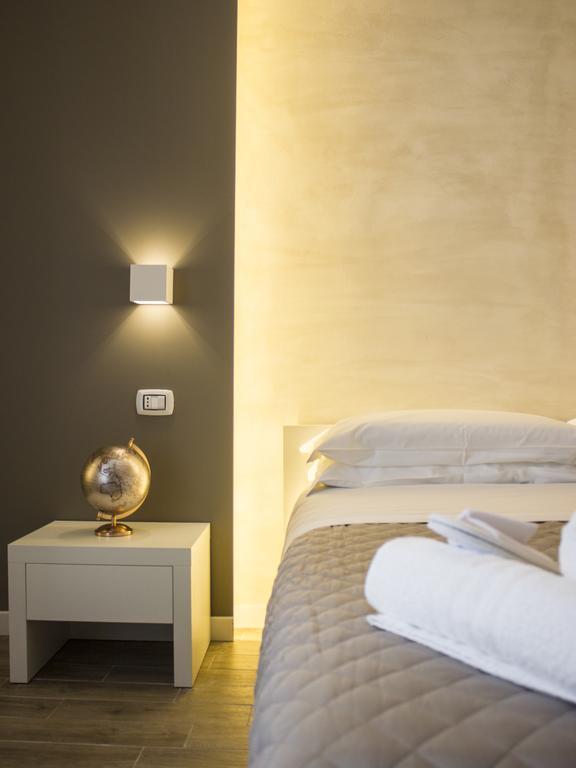 La Banchina Holiday Rooms Trani Bagian luar foto