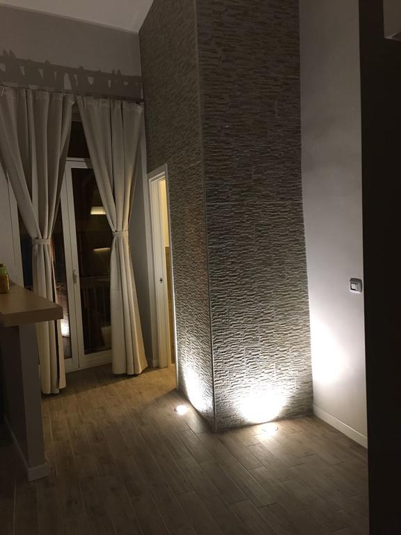 La Banchina Holiday Rooms Trani Bagian luar foto
