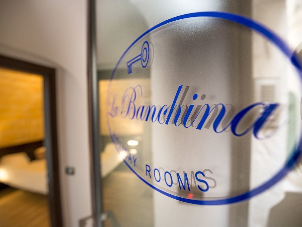 La Banchina Holiday Rooms Trani Bagian luar foto