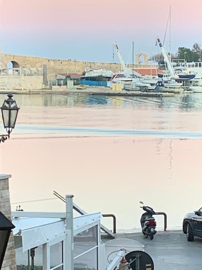 La Banchina Holiday Rooms Trani Bagian luar foto